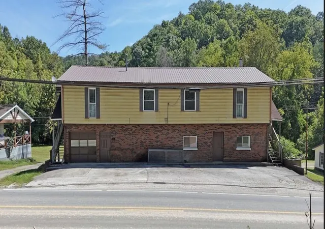 Photo 3 of Sale Pending at 3712 N Hwy 421, Manchester, KY 40962 | MLS# 26023432 | Listing updated on 2026-09-11