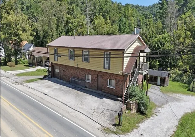 Photo 4 of Sale Pending at 3712 N Hwy 421, Manchester, KY 40962 | MLS# 26023432 | Listing updated on 2026-09-11