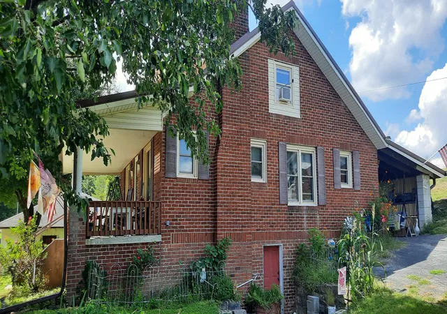 Photo 1 of Sale Pending at 10774 E Laurel Rd, London, KY 40741 | MLS# 26023580 | Listing updated on 2026-09-14