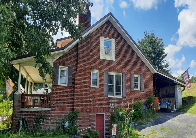 Photo 3 of Sale Pending at 10774 E Laurel Rd, London, KY 40741 | MLS# 26023580 | Listing updated on 2026-09-14