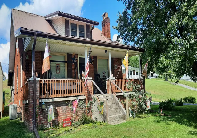 Photo 3 of Sale Pending at 10774 E Laurel Rd, London, KY 40741 | MLS# 26023580 | Listing updated on 2026-09-14