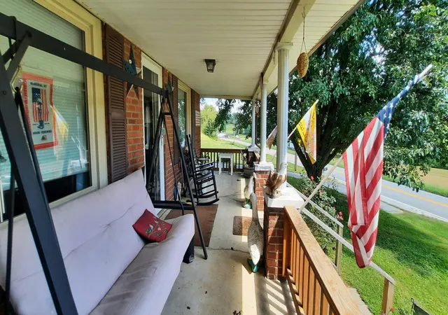 Photo 4 of Sale Pending at 10774 E Laurel Rd, London, KY 40741 | MLS# 26023580 | Listing updated on 2026-09-14