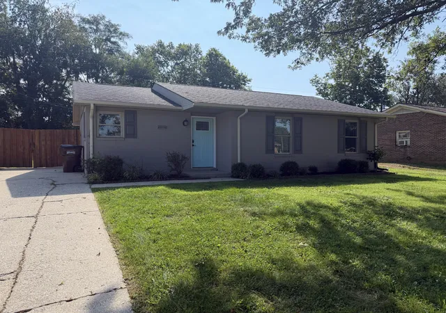Photo 2 of Sale Pending at 215 Robyn Dr, Winchester, KY 40391 | MLS# 26023780 | Listing updated on 2026-09-09