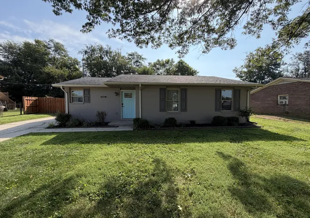 Photo 3 of Sale Pending at 215 Robyn Dr, Winchester, KY 40391 | MLS# 26023780 | Listing updated on 2026-09-09