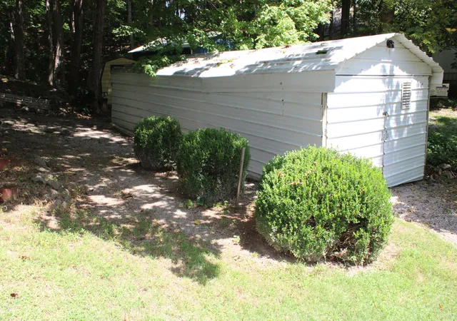 Photo 3 of Single family home for sale at 100 Robin Ln, Eddyville, KY 42038 | MLS# 26023845 | Listing updated on 2026-10-08