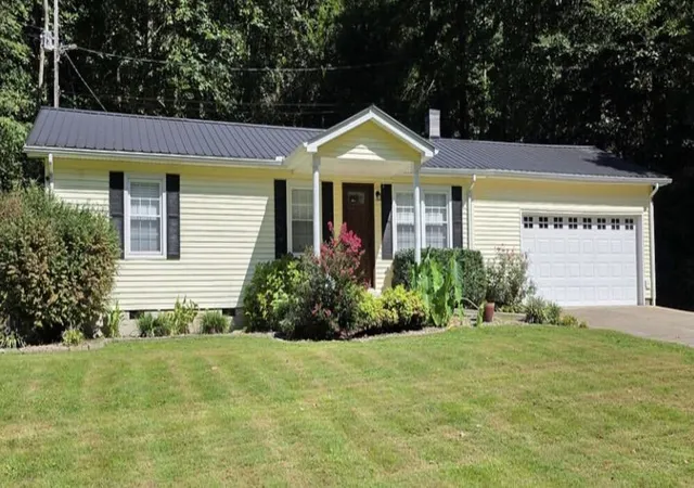 Photo 1 of Single family home for sale at 2701 Beech Creek Rd, Manchester, KY 40962 | MLS# 26023417 | Listing updated on 2026-09-16