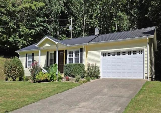 Photo 2 of Single family home for sale at 2701 Beech Creek Rd, Manchester, KY 40962 | MLS# 26023417 | Listing updated on 2026-09-16