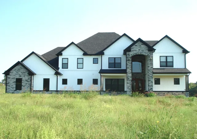 Photo 1 of Single family home for sale at 701 Peacock Rd, Paris, KY 40361 | MLS# 26023435 | Listing updated on 2026-08-27