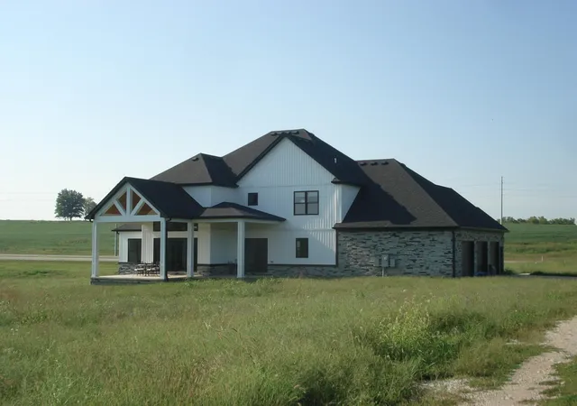 Photo 3 of Single family home for sale at 701 Peacock Rd, Paris, KY 40361 | MLS# 26023435 | Listing updated on 2026-08-27
