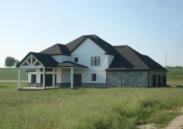 Photo 3 of Single family home for sale at 701 Peacock Rd, Paris, KY 40361 | MLS# 26023435 | Listing updated on 2026-10-13
