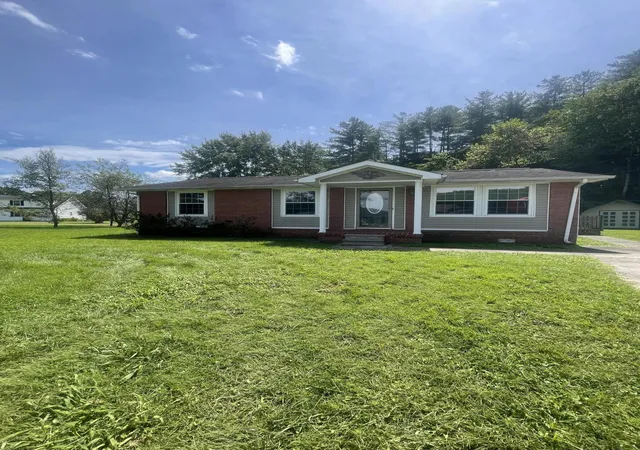 Photo 2 of Sale Pending at 32 Stephen Trace Rd Ct, Barbourville, KY 40906 | MLS# 26023366 | Listing updated on 2026-09-01