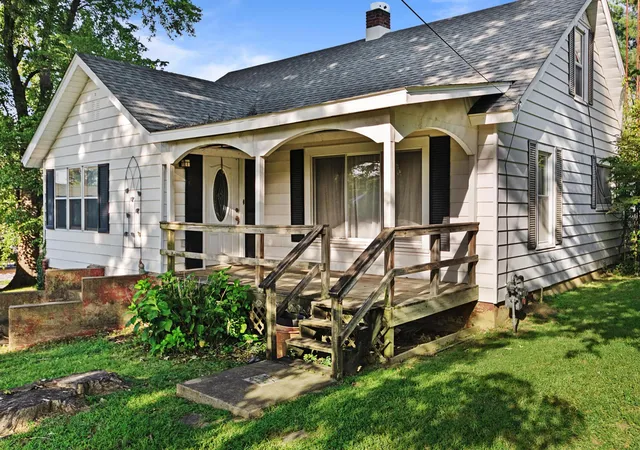 Photo 1 of Single family home for sale at 33 Aspen St, Calvert City, KY 42029 | MLS# 26023368 | Listing updated on 2026-09-05