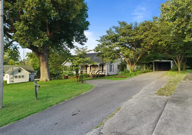 Photo 3 of Single family home for sale at 33 Aspen St, Calvert City, KY 42029 | MLS# 26023368 | Listing updated on 2026-09-05