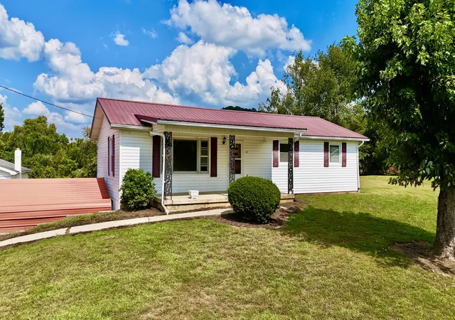 Photo 1 of Sale Pending at 300 Eckstein St, Somerset, KY 42501 | MLS# 26023672 | Listing updated on 2026-09-06