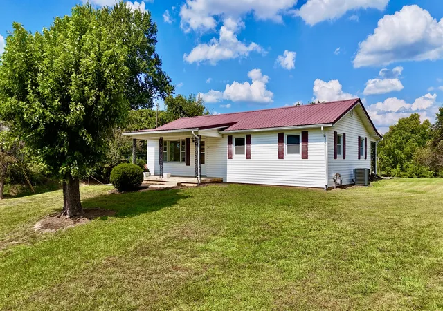 Photo 3 of Sale Pending at 300 Eckstein St, Somerset, KY 42501 | MLS# 26023672 | Listing updated on 2026-09-06