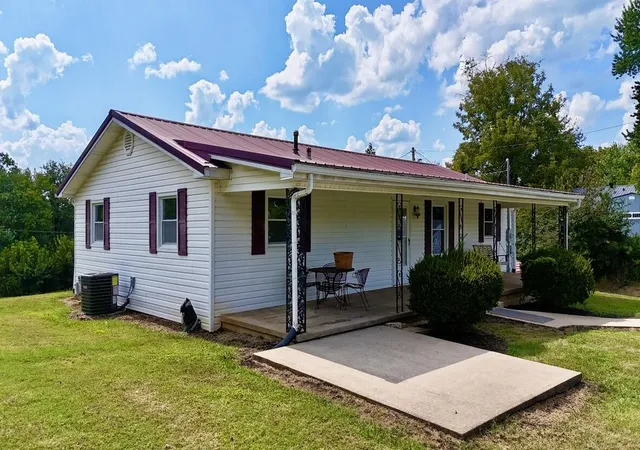 Photo 4 of Sale Pending at 300 Eckstein St, Somerset, KY 42501 | MLS# 26023672 | Listing updated on 2026-09-06