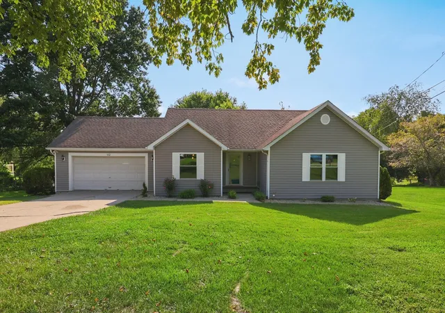 Photo 1 of Single family home for sale at 112 Silvercreek Dr, Danville, KY 40422 | MLS# 26023732 | Listing updated on 2026-08-30
