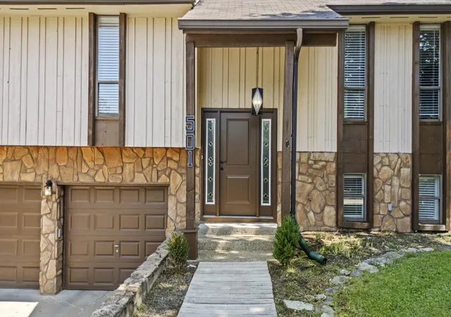 Photo 2 of Single family home for sale at 501 Southwind Ter, Lexington, KY 40517 | MLS# 26023383 | Listing updated on 2026-09-10
