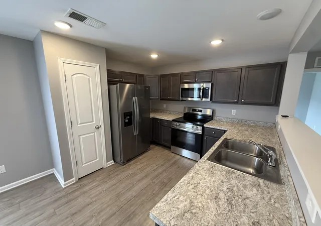 Photo 4 of Single family home for sale at 2384 Huntly Pl, Lexington, KY 40511 | MLS# 26023369 | Listing updated on 2026-10-13