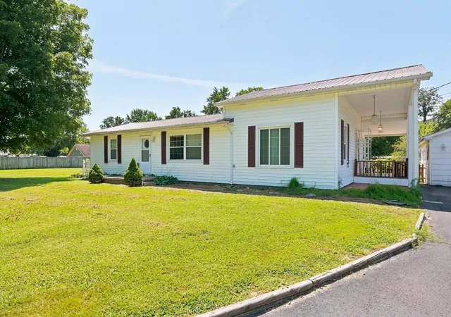 Photo 2 of Single family home for sale at 2397 Gilbertsville Hwy, Gilbertsville, KY 42044 | MLS# 26023437 | Listing updated on 2026-09-05