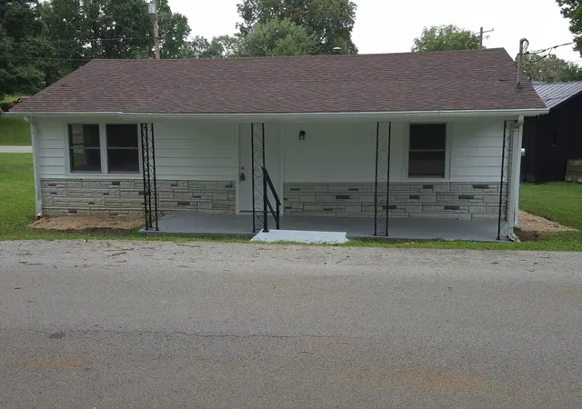 Photo 1 of Sale Pending at 236 233 Sledd St St, Paris, KY 40361 | MLS# 26023390 | Listing updated on 2026-10-06