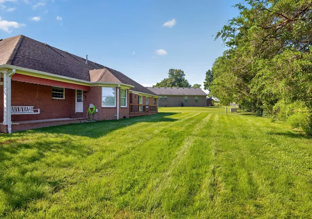 Photo 3 of Single family home for sale at 1050 Burnell Dr, Berea, KY 40403 | MLS# 26023690 | Listing updated on 2026-10-04