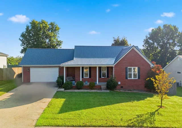 Photo 1 of Single family home for sale at 516 Chaucer Dr, Lawrenceburg, KY 40342 | MLS# 26023708 | Listing updated on 2026-09-14