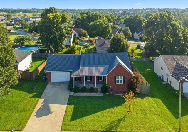 Photo 2 of Single family home for sale at 516 Chaucer Dr, Lawrenceburg, KY 40342 | MLS# 26023708 | Listing updated on 2026-09-14