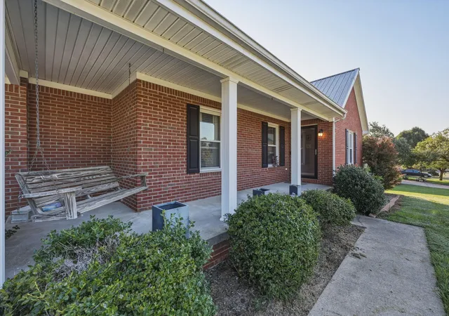 Photo 3 of Single family home for sale at 516 Chaucer Dr, Lawrenceburg, KY 40342 | MLS# 26023708 | Listing updated on 2026-09-14