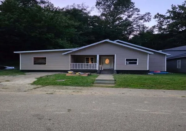 Photo 1 of Single family home for sale at 527 N 4th St, Flatwoods, KY 41139 | MLS# 26023464 | Listing updated on 2026-09-19