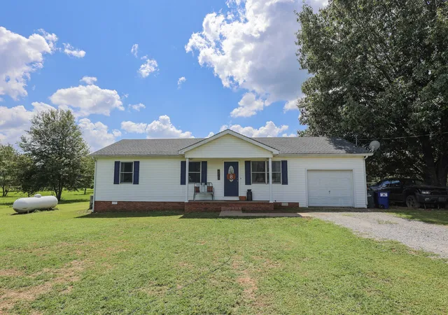 Photo 2 of Sale Pending at 2910 Aubrey Dr, Paducah, KY 42003 | MLS# 26023613 | Listing updated on 2026-09-01