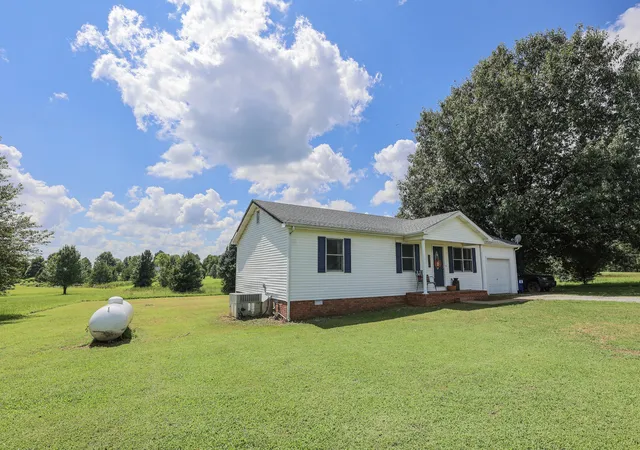 Photo 2 of Sale Pending at 2910 Aubrey Dr, Paducah, KY 42003 | MLS# 26023613 | Listing updated on 2026-09-01