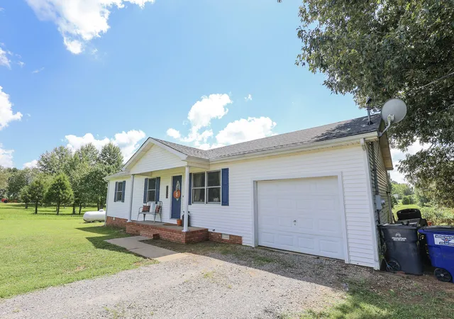 Photo 3 of Sale Pending at 2910 Aubrey Dr, Paducah, KY 42003 | MLS# 26023613 | Listing updated on 2026-09-01