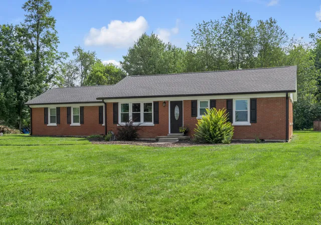 Photo 1 of Single family home for sale at 110 Gaybourne Wy, Versailles, KY 40383 | MLS# 26023588 | Listing updated on 2026-08-28