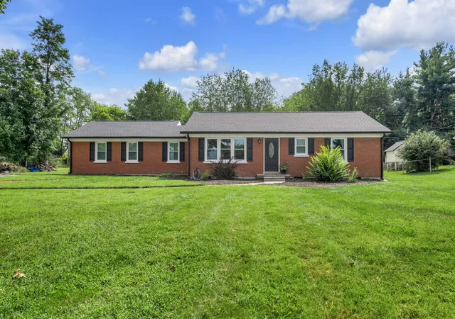 Photo 2 of Single family home for sale at 110 Gaybourne Wy, Versailles, KY 40383 | MLS# 26023588 | Listing updated on 2026-08-28