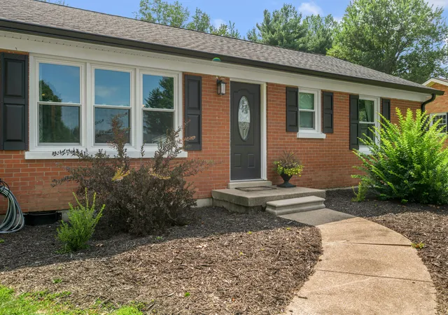Photo 3 of Sale Pending at 110 Gaybourne Wy, Versailles, KY 40383 | MLS# 26023588 | Listing updated on 2026-10-13