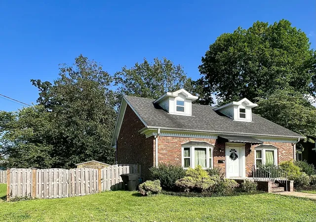 Photo 2 of Single family home for sale at 516 S 3Rd St, Mayfield, KY 42066 | MLS# 26023573 | Listing updated on 2026-09-14