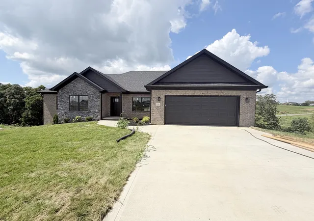 Photo 1 of Single family home for sale at 118 Cabela Dr, Richmond, KY 40475 | MLS# 26023462 | Listing updated on 2026-09-14