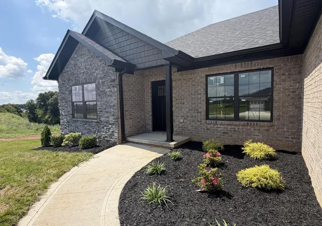 Photo 2 of Single family home for sale at 118 Cabela Dr, Richmond, KY 40475 | MLS# 26023462 | Listing updated on 2026-09-14