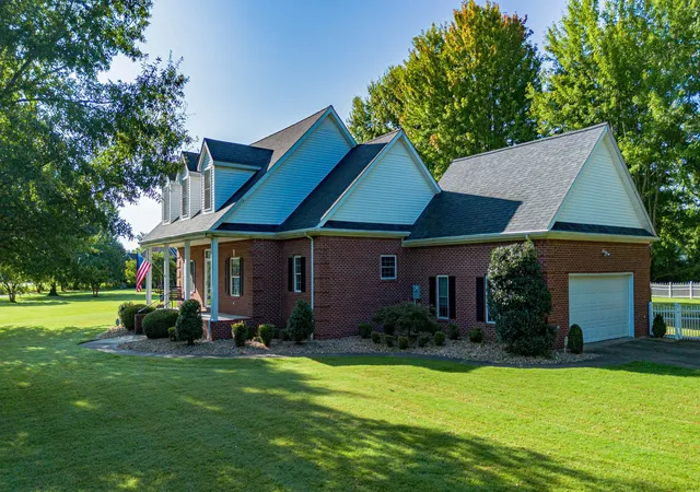 Photo 2 of Sale Pending at 100 Fair Chase Dr, Paducah, KY 42001 | MLS# 26023474 | Listing updated on 2026-09-01