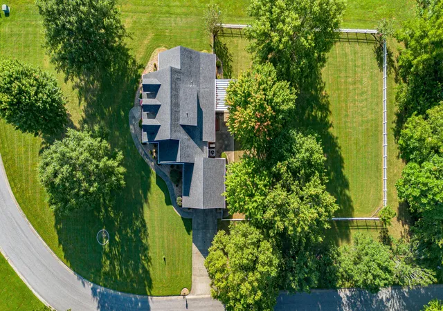 Photo 3 of Sale Pending at 100 Fair Chase Dr, Paducah, KY 42001 | MLS# 26023474 | Listing updated on 2026-09-01