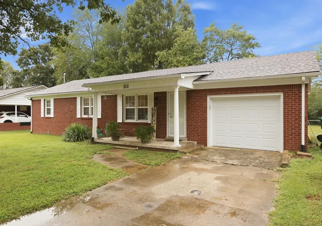 Photo 2 of Single family home for sale at 111 Bel Aire Dr, Mayfield, KY 42066 | MLS# 26023706 | Listing updated on 2026-09-09