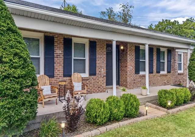 Photo 3 of Single family home for sale at 4042 Whitemark Ct, Lexington, KY 40516 | MLS# 26023509 | Listing updated on 2026-09-17