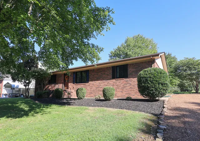 Photo 2 of Sale Pending at 615 Krebs Station Rd, Paducah, KY 42003 | MLS# 26023632 | Listing updated on 2026-08-31