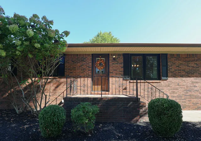 Photo 3 of Sale Pending at 615 Krebs Station Rd, Paducah, KY 42003 | MLS# 26023632 | Listing updated on 2026-08-31