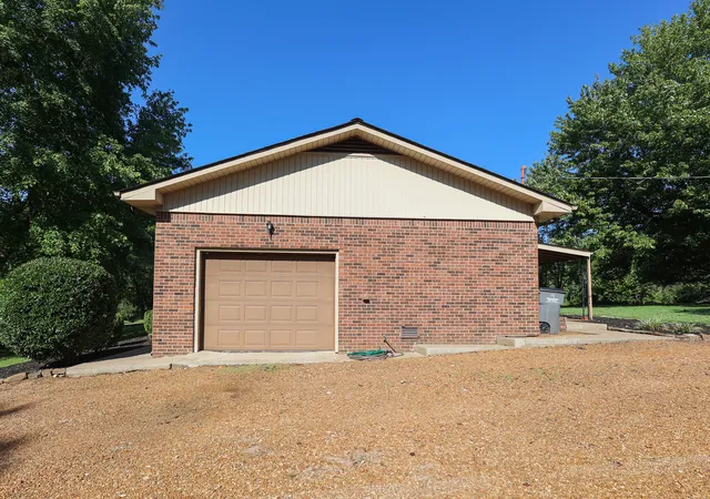 Photo 3 of Sale Pending at 615 Krebs Station Rd, Paducah, KY 42003 | MLS# 26023632 | Listing updated on 2026-08-31