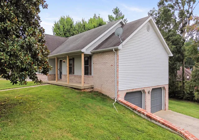 Photo 2 of Single family home for sale at 612 Woodview Dr, Somerset, KY 42503 | MLS# 26023524 | Listing updated on 2026-09-18