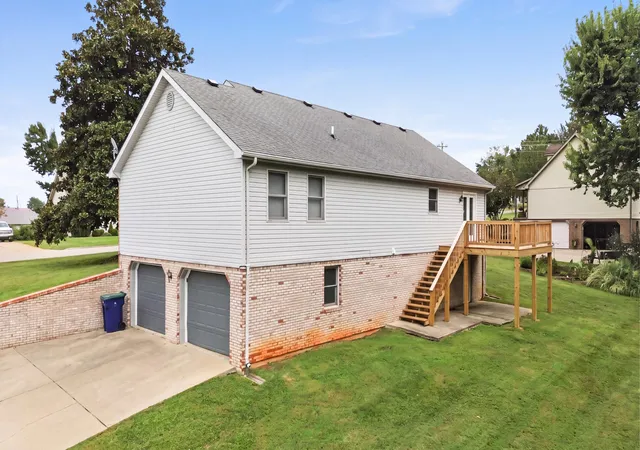 Photo 3 of Single family home for sale at 612 Woodview Dr, Somerset, KY 42503 | MLS# 26023524 | Listing updated on 2026-09-18