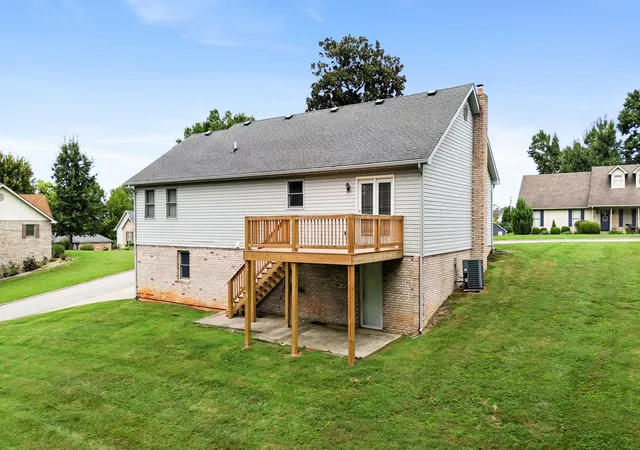 Photo 4 of Single family home for sale at 612 Woodview Dr, Somerset, KY 42503 | MLS# 26023524 | Listing updated on 2026-09-18