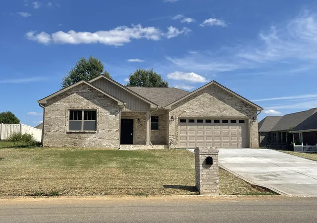 Photo 1 of Single family home for sale at 165 Tomahawk Blvd, Cadiz, KY 42211 | MLS# 26023545 | Listing updated on 2026-09-04